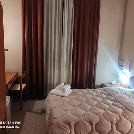 Hotel Centrale Чиуси