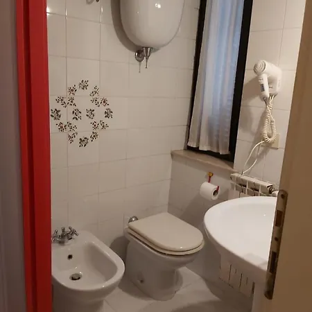 Hotel Centrale Чиуси
