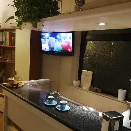 Hotel Centrale Отель Чиуси